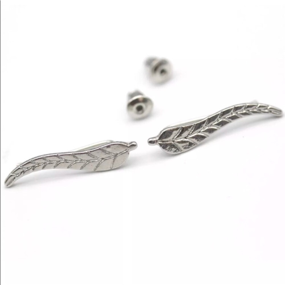 🌿🌿Silver Leaf Ear Crawler Earrings 🌿🌿